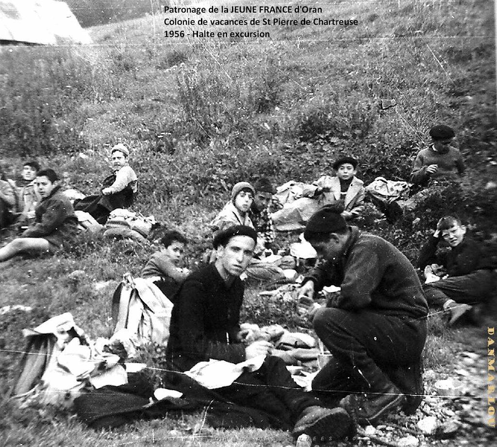 COLO JEUNE FRANCE 1956 halte en excursion.jpg